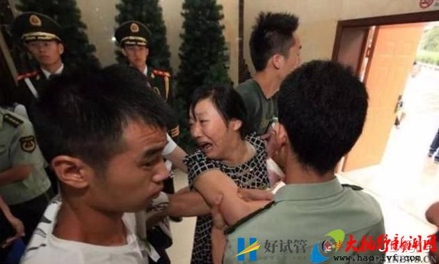 儿子救火牺牲,48岁失独妈妈4次做试管,再次生下龙凤双胞胎(图1) 儿子救火牺牲,48岁失独妈妈4次做试管,再次生下龙凤双胞胎(图1)