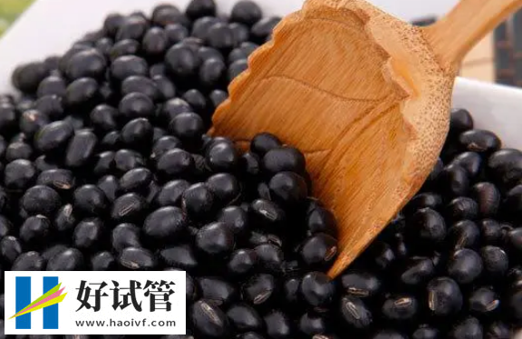 黑豆促排卵的多种正确吃法分享,无论是煮熟还是煲汤都有好功效(图1) 黑豆可以帮助女性调节内分泌